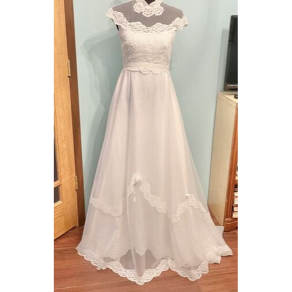 Alfred Angelo Vintage White Wedding Dress/Gown, Choker Collar, Lace Trim